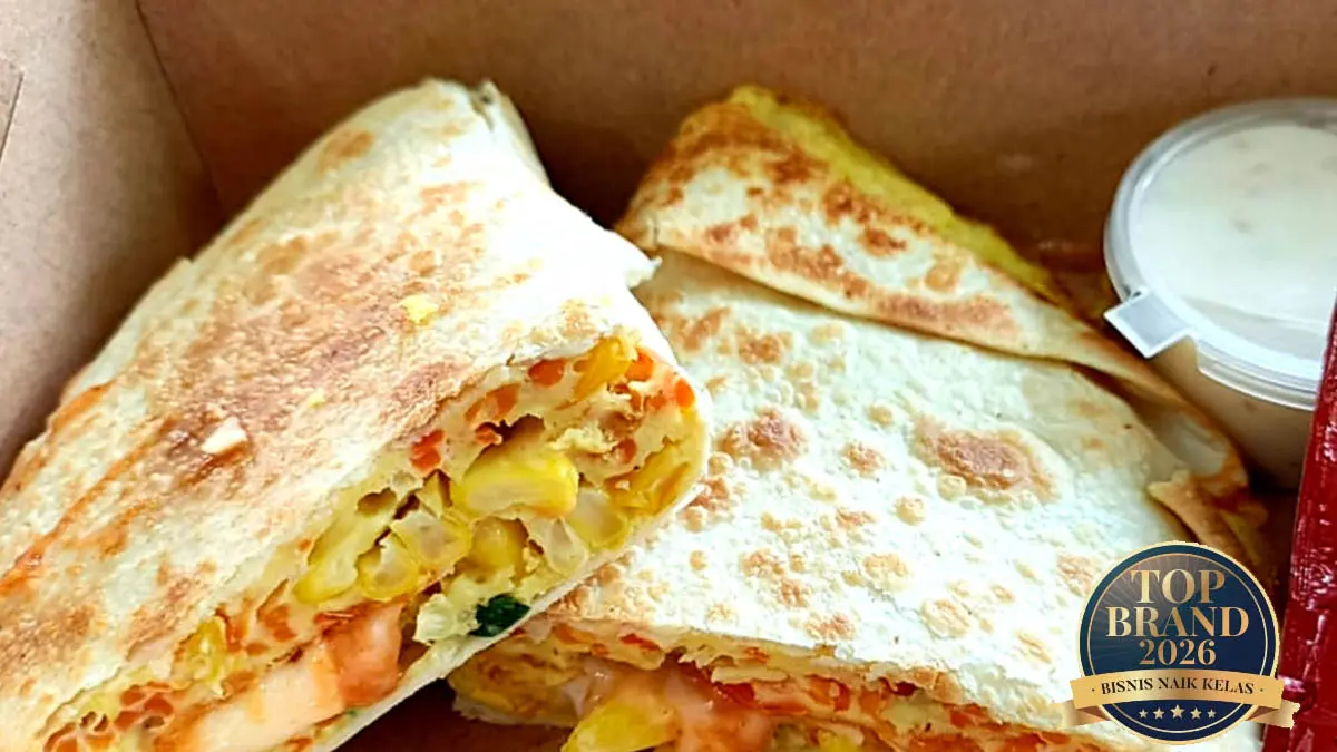 KOMBINASI: Selain salad sayur, ada beragam menu sarapan yang tersedia setiap hari seperti sandwich. (Foto: Yuni Arwulan for Jawa Pos Radar Bromo)