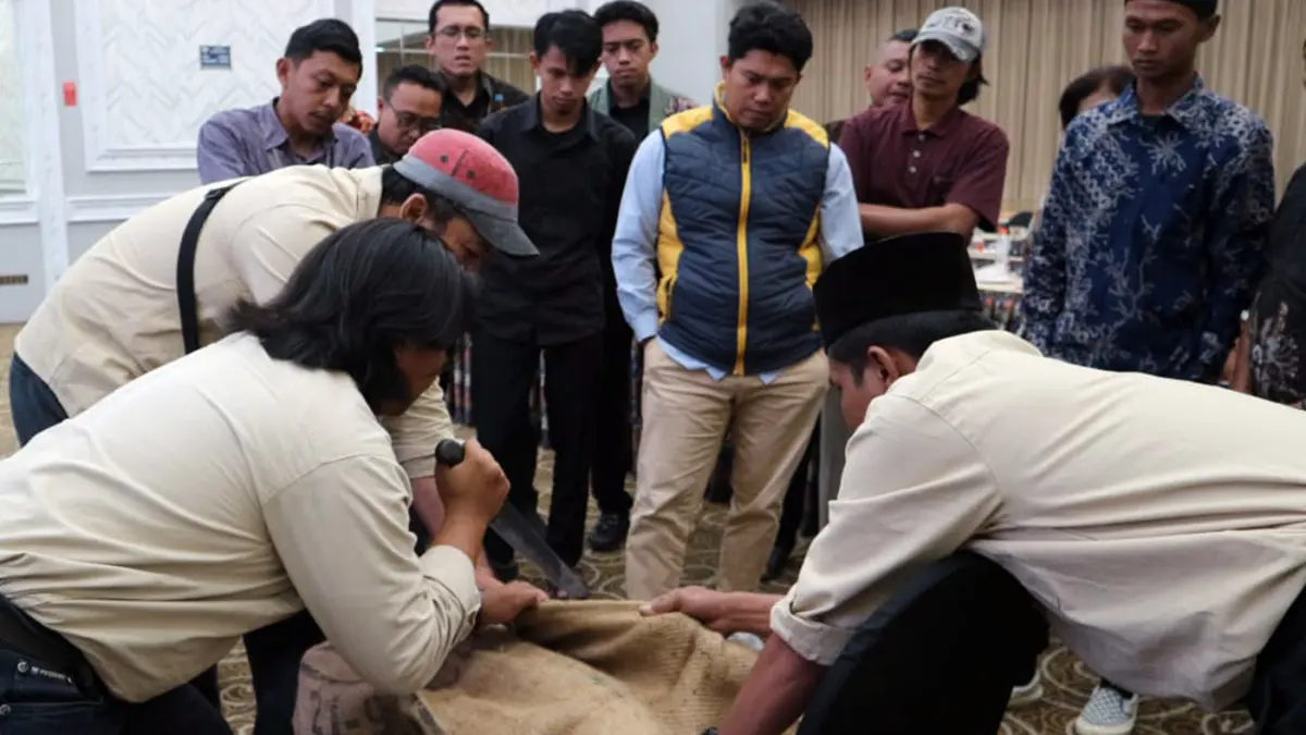 PELATIHAN: Para peserta mendapatkan materi teknik penyembelihan halal yang baik dan benar.