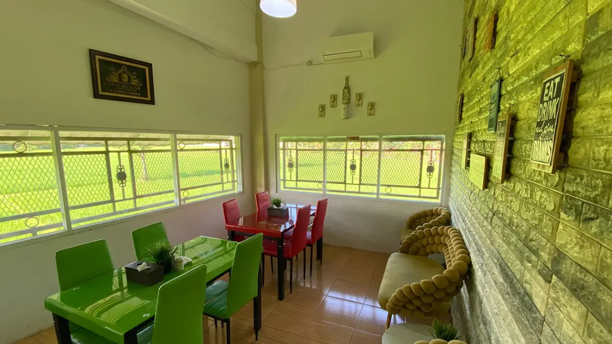 PRIVAT: Ruang VIP ini dikonsep nyaman dan estetik dengan kapasitas hingga 10 orang.