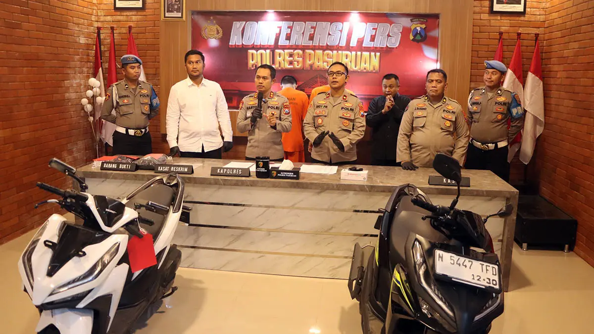 BEBERKAN: Kapolres Pasuruan AKBP Harto Agung Cahyono saat press release atas kasus kejahatan jalanan yang berhasil diungkap. (Humas Polres Pasuruan for Radar Bromo)