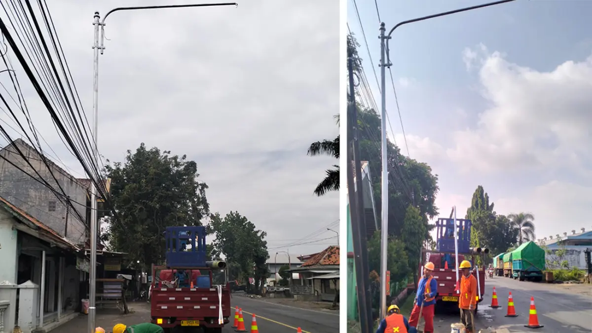 PASANG BARU: Petugas sedang memasang PJU baru di Jalan Raya Bromo, Kademangan, Kota Probolinggo. Tepatnya di depan garasi NNR. Jalan Raya Bromo adalah satu dari empat ruas jalan di wilayah selatan yang akan dipasang PJU baru.