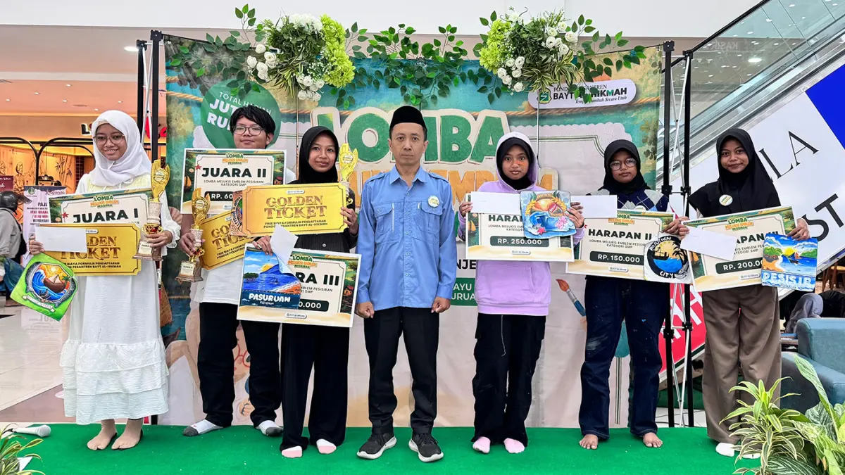 BAHAGIA: Wajah bahagia para pemenang lomba melukis terpampang. Membawa pulang hadiah uang tunai dan golden tiket.