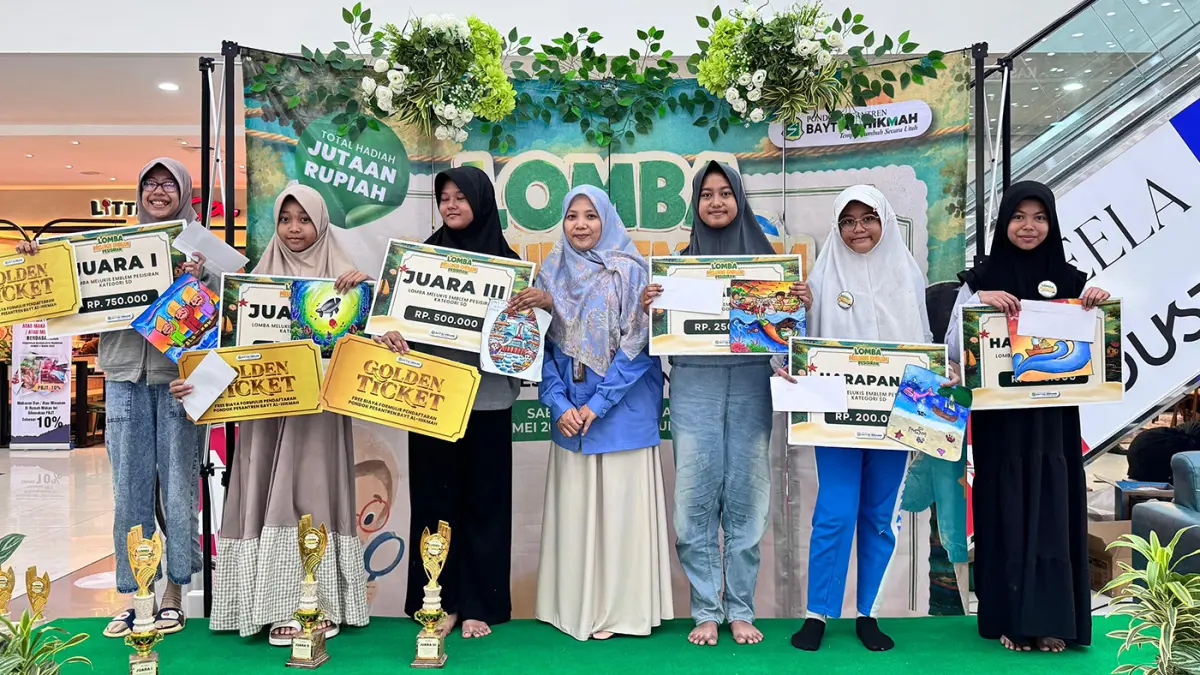 BAHAGIA: Wajah bahagia para pemenang lomba melukis terpampang. Membawa pulang hadiah uang tunai dan golden tiket.
