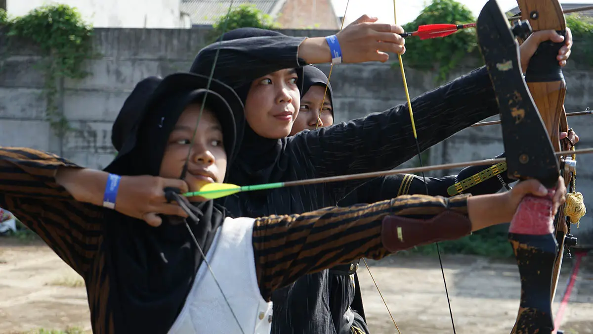 OPEN TURNAMEN: Atlet yang berlaga di Barebow Series 2026 di Lapangan Pesantren Manah, Kota Pasuruan pekan lalu. (Foto: M. Busthomi/Jawa Pos Radar Bromo)
