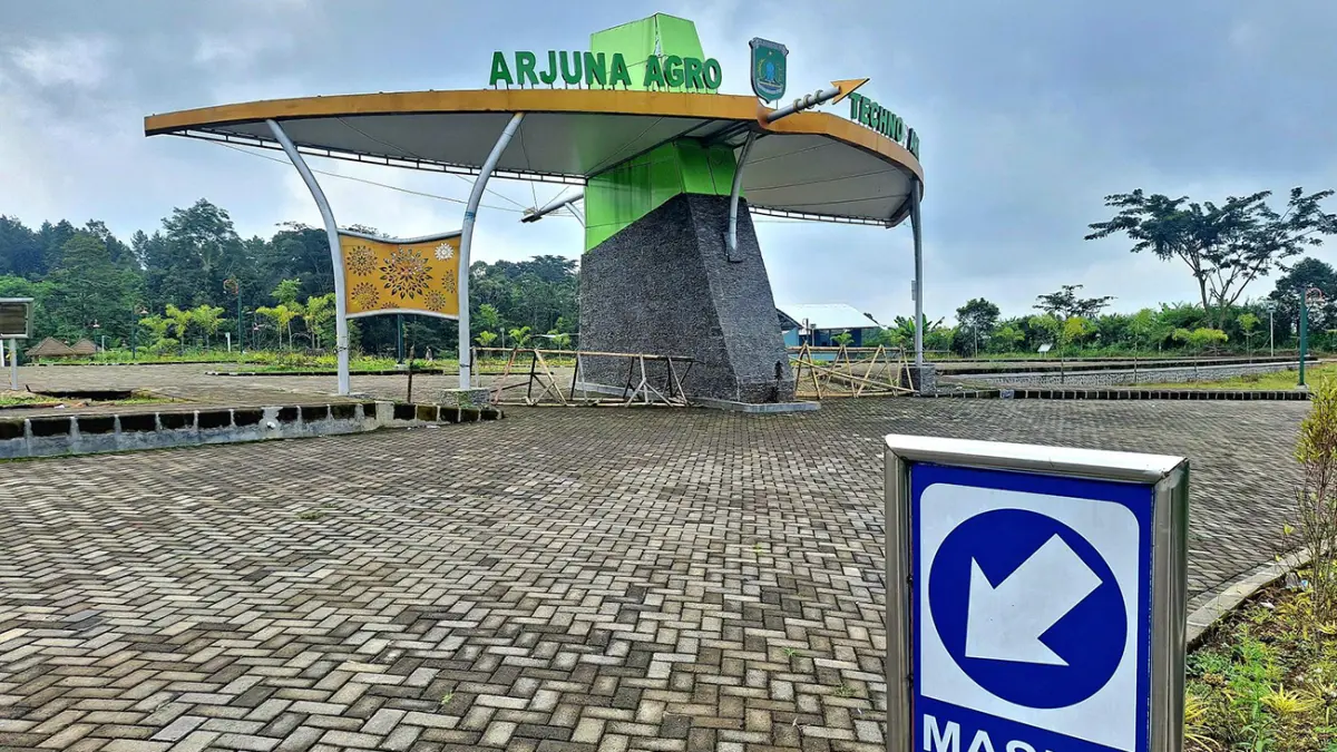 DIKEMBANGKAN: Arjuno Agro Techno Park (AATP) di Kecamatan Purwosari, Kabupaten Pasuruan, akan dikembangkan jadi wisata glamping. Saat ini, Pemkab Pasuruan masih mencari investor untuk diajak kerja sama pengelolaan. (M Busthomi/ Radar Bromo)