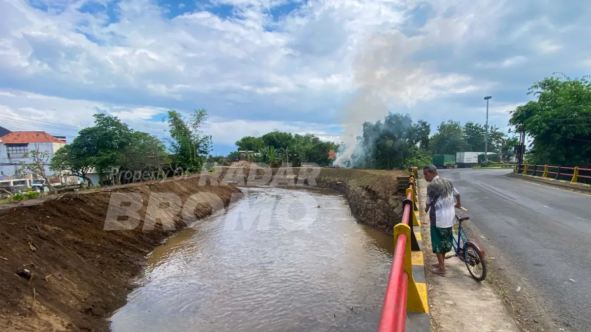MAKIN LEBAR: Sebagian Sungai Petung Kota Pasuruan terlihat semakin lebar setelah dinormalisasi. (MOKHAMAD ZUBAIDILLAH JAWA POS RADAR BROMO)