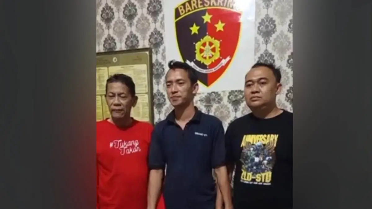 BERBOHONG: Nugroho Priyo Wicaksono saat melakukan klarifikasi di mapolsek Kraksaan, Rabu (3/5). Ia mengaku jika kejadian pembegalan dirinya hanya karangannya. (Foto: Screenshot)