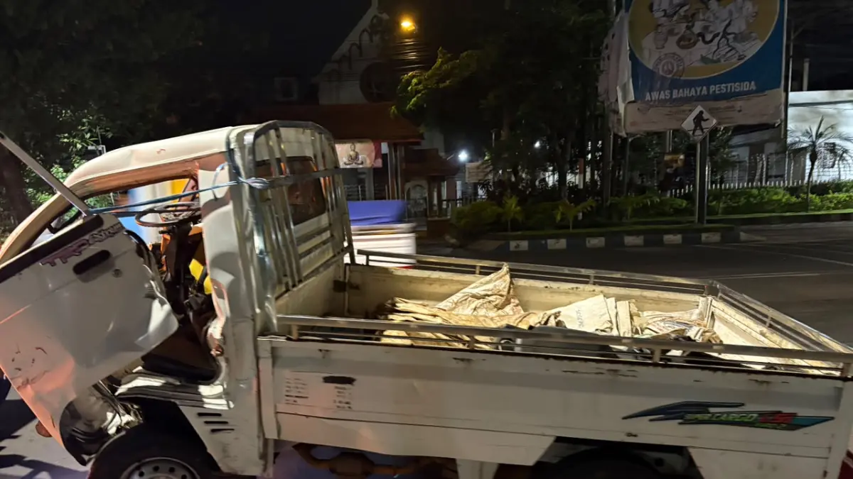 PICU KECELAKAAN: Kondisi pikap yang alami kecelakaan di Nguling, Kabupaten Pasuruan. 