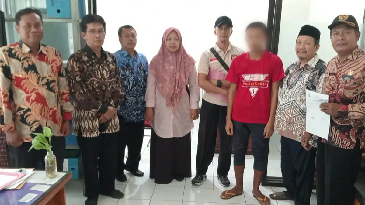 DITERIMA : Dinsos Kabupaten Probolinggo menerima pemulangan ODGJ dari Dinsos Bangkalan. (Foto: Dinsos for Jawa Pos Radar Bromo)