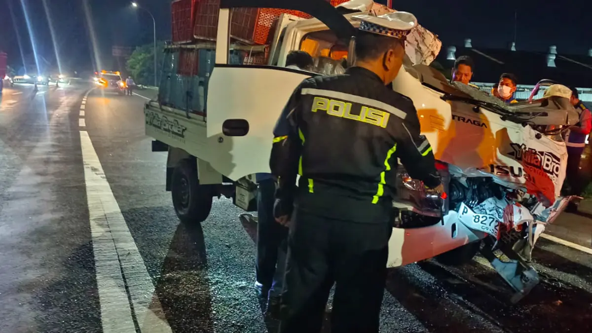 RINGSEK PARAH: Kondisi pikap yang alami ringsek parah usai menyeruduk truk di tol Gempol-Pasuruan, masuk Desa Sidowayah, Kecamatan Beji. 