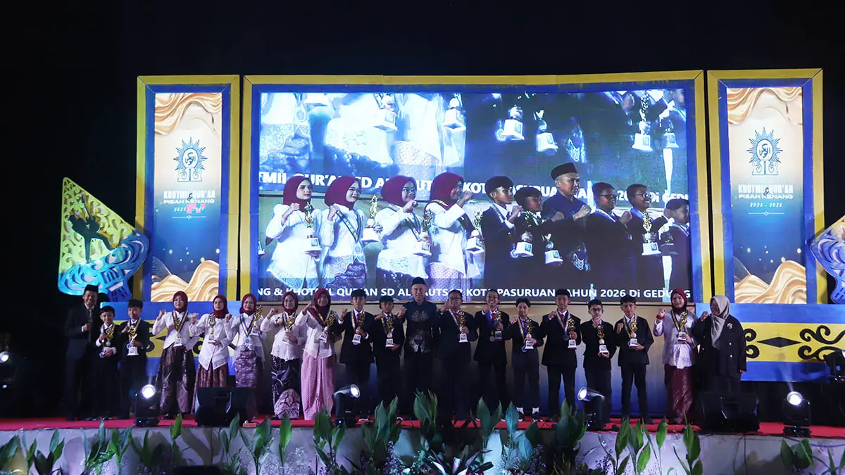 APRESIASI: Penghargaan diberikan kepada para lulusan yang berprestasi. (Istimewa)