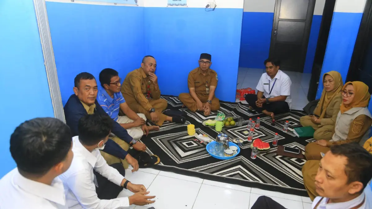 Asisten Perekonomian dan Pembangunan Sekda Kabupaten Probolinggo M. Sjaiful Efendi memimpin monev ke SPPG Maron Wetan dan Wonorejo. (Foto: istimewa)