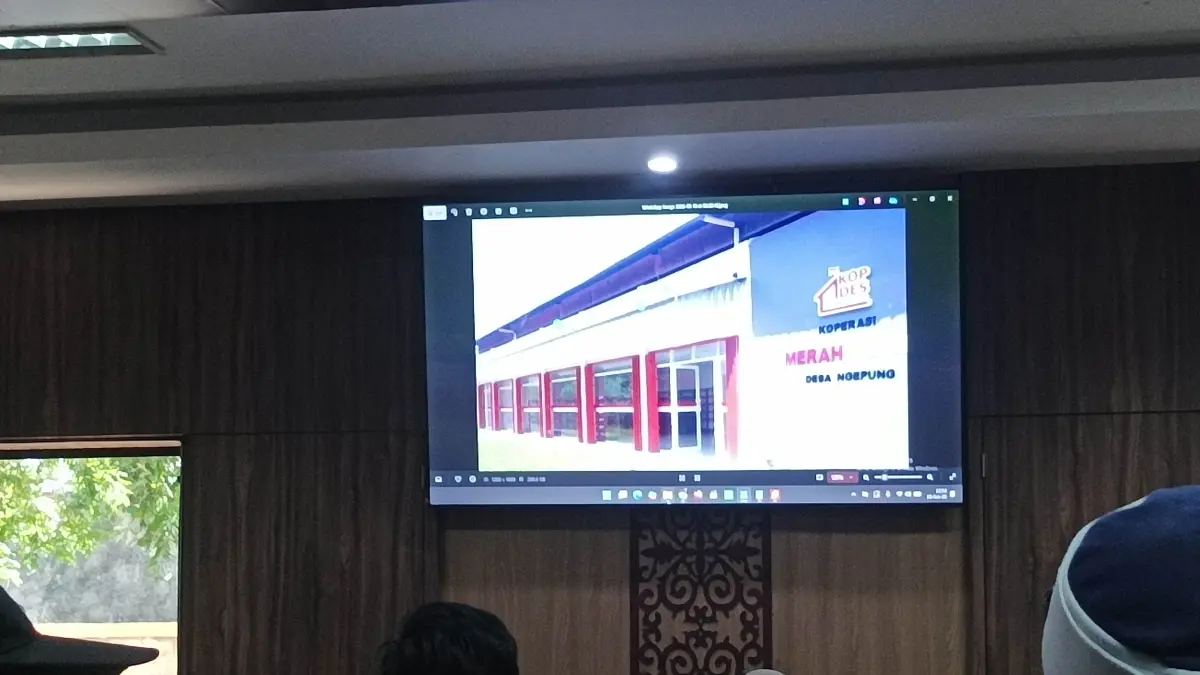 HEARING: Suasana rapat dengar pendapat antara paguyuban koperasi desa merah poutih (KDMP) di gedung DPRD Kabupaten Probolinggo, Rabu (10/6). (Foto: Agus Faiz Musleh/Jawa Pos Radar Bromo)