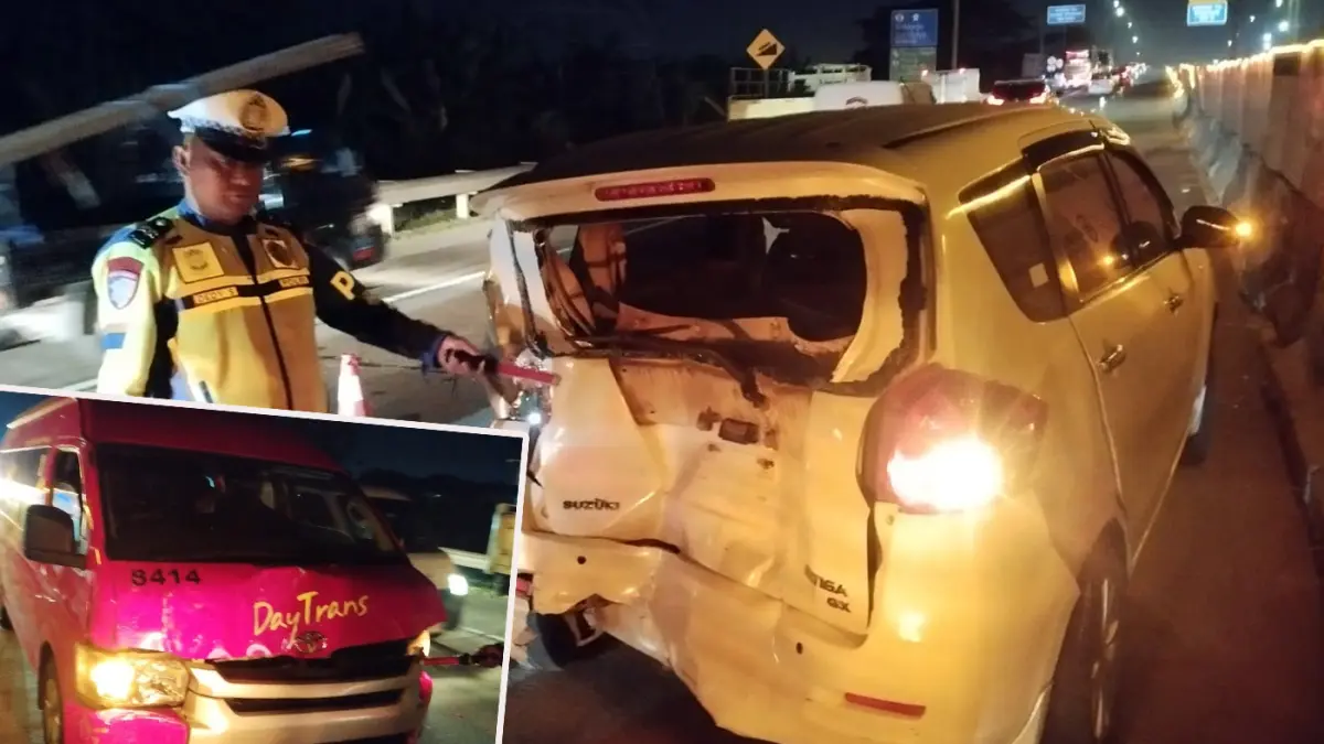 DISERRUDUK: Kondisi bagian belakang Ertiga yang ringsek usai diseruduk HiAce di ruas tol Gempol-Kejapanan. 