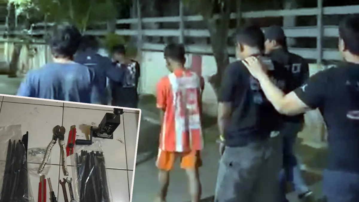 KETANGKAP BASAH: Petugas saat mengeler tiga sekawan pencuri kabel tower di Rejoso, Pasuruan. Inset, barang bukti yang ikut diamankan. 