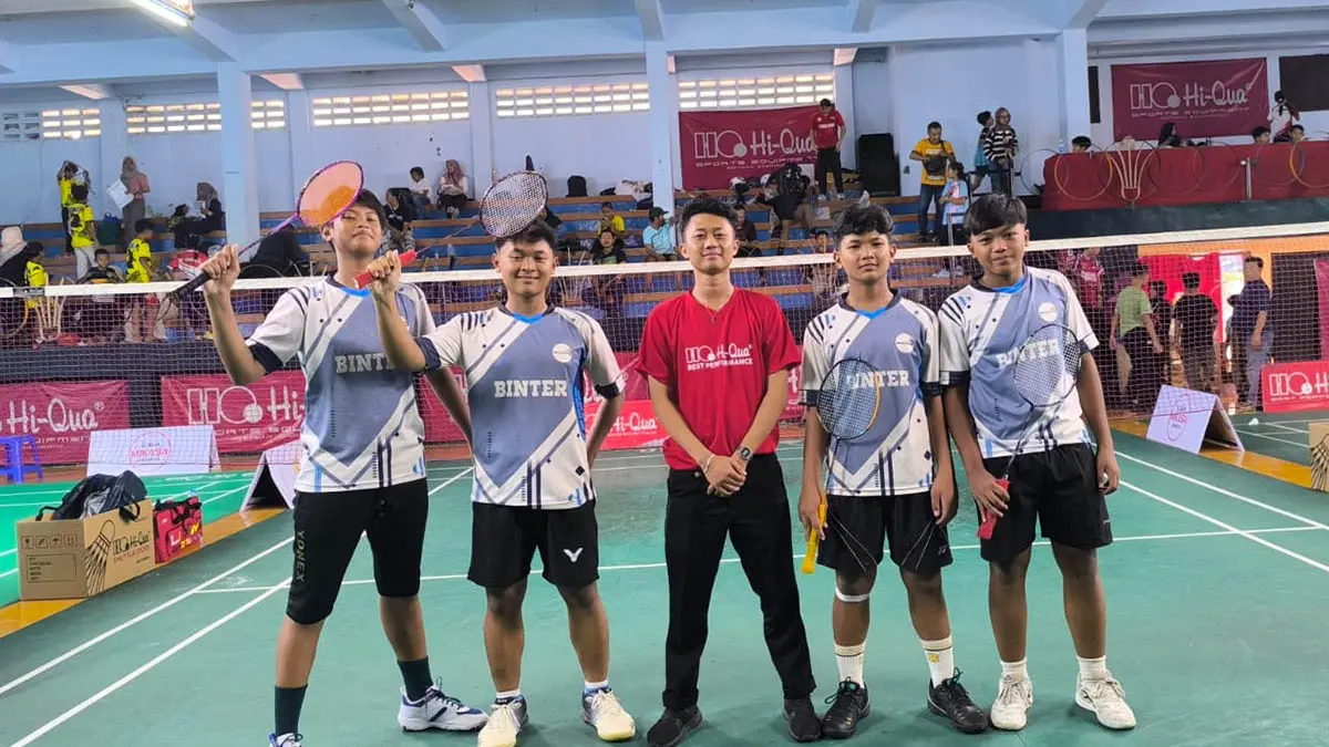 SUKSES: Atlet bulutangkis putra Kota Pasuruan usai tampil dalam Badminton Junior Series di Surabaya. (Foto: Koni Kota Pasuruan for Jawa Pos Radar Bromo)