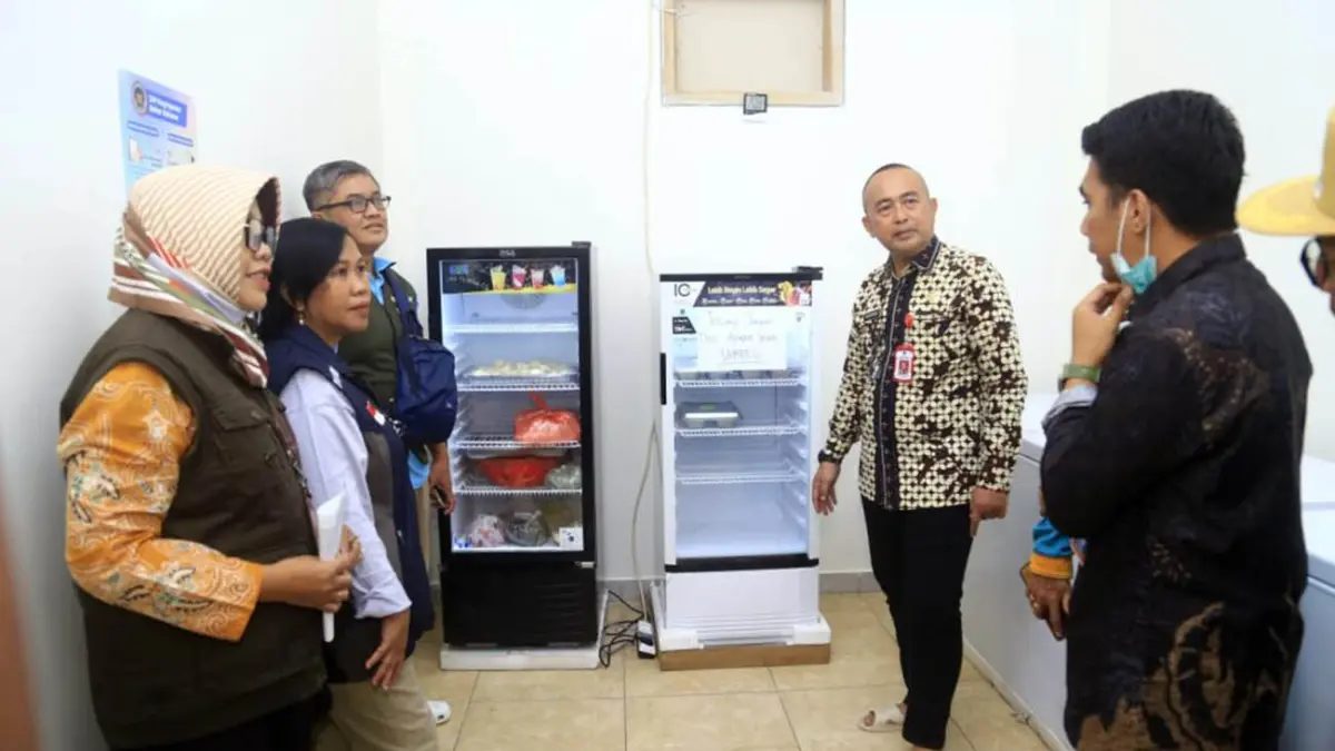 FOKUS IPAL: Wakil Ketua Satgas MBG Kabupaten Probolinggo M. Sjaiful Efendi berdialog tentang tata kelola SPPG di Kecamatan Banyuanyar, Jumat (12/6).