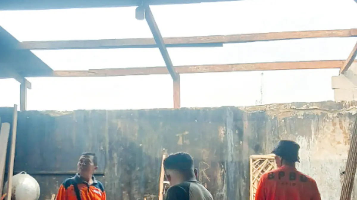 CEK LANGSUNG: TRC BPBD Kabupaten Probolinggo melakukan asesmen di Pondok Pesantren Raudlatul Istiqomah, Desa Suko, Kecamatan Maron, Sabtu (13/6). (BPBD KABUPATEN PROBOLINGGO FOR JAWA POS RADAR BROMO)