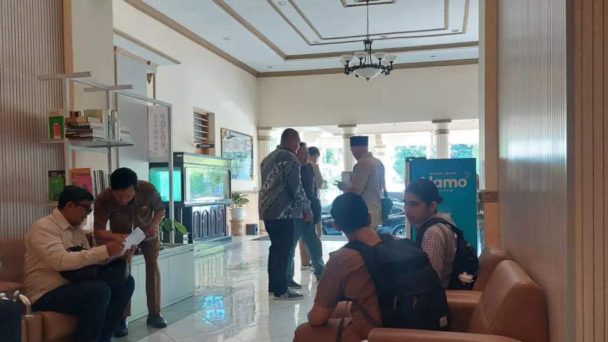 SEGERA DIBONGKAR: Gedung DPRD Kota Probolinggo sisi selatan, yang akan direhab. Senin (15/6), DPRD meminta pelaksana memaparkan rencana pengerjaannya.&nbsp;(ARIF MASHUDI/JAWA POS RADAR BROMO)