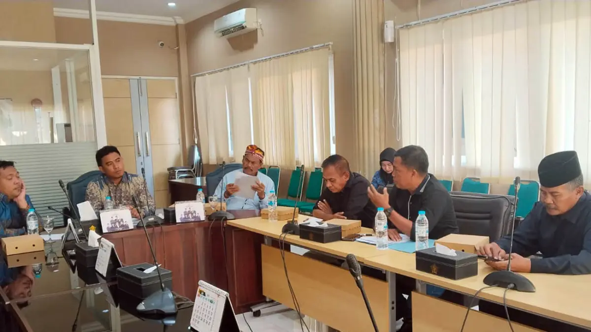 BK Kota Probolinggo saat menggelar rapat soal laporan ada anggota dewan yang jadi konsultan di pabrik garmen.