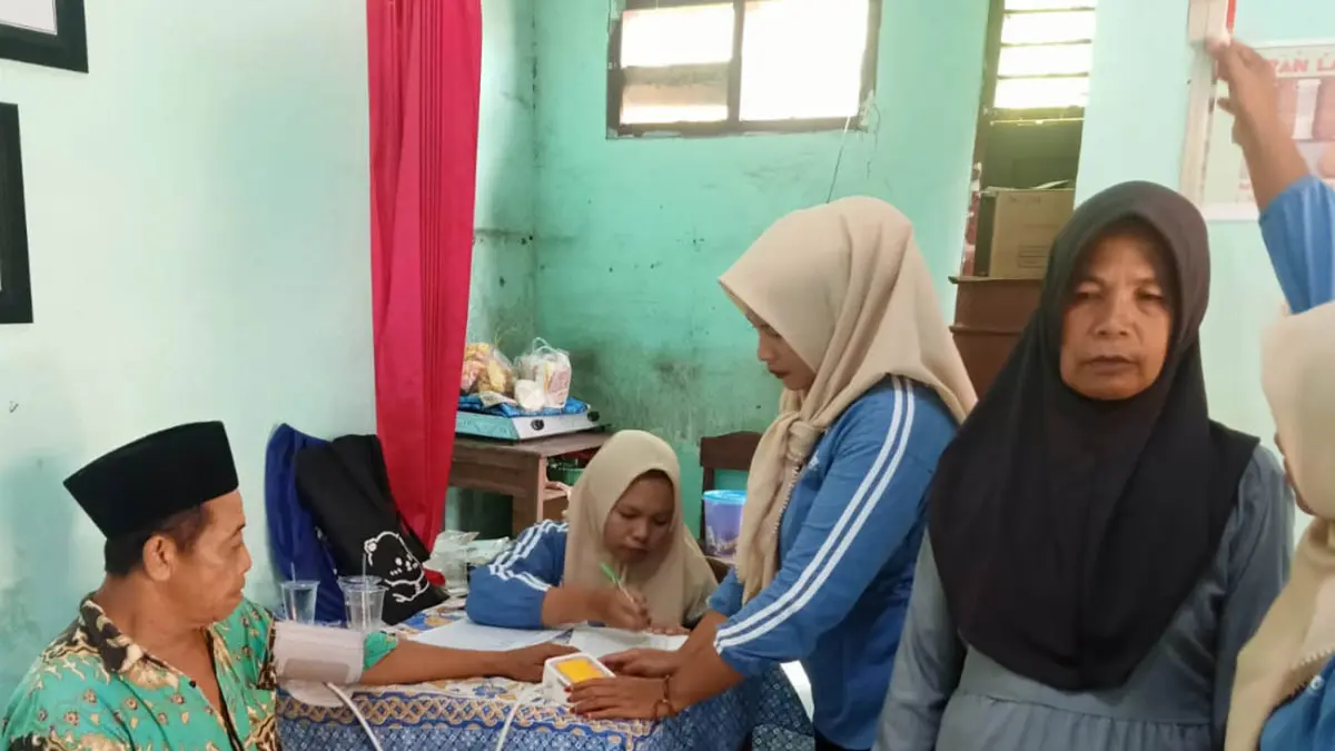 
POSYANDU LANSIA: Sejumlah lansia mengikuti kegiatan Posyandu Desa Blimbing.
