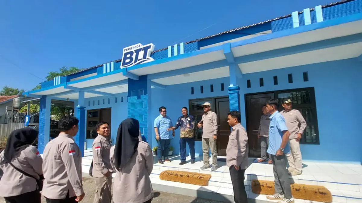 DPRD saat meninjau kantor perseroda BTT di Mayangan, Probolinggo.  