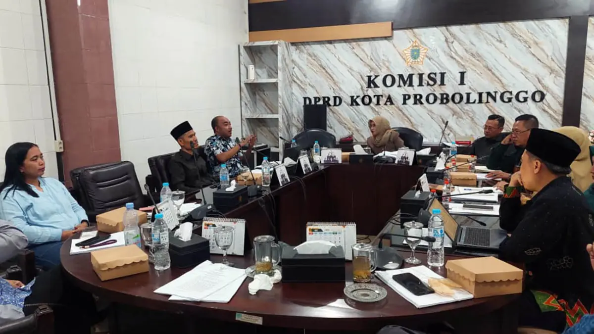 Suasana rakor komisi I DPRD Kota Probolinggo dengan Disdikbud membahas soal SPMB jenjang SMP. 