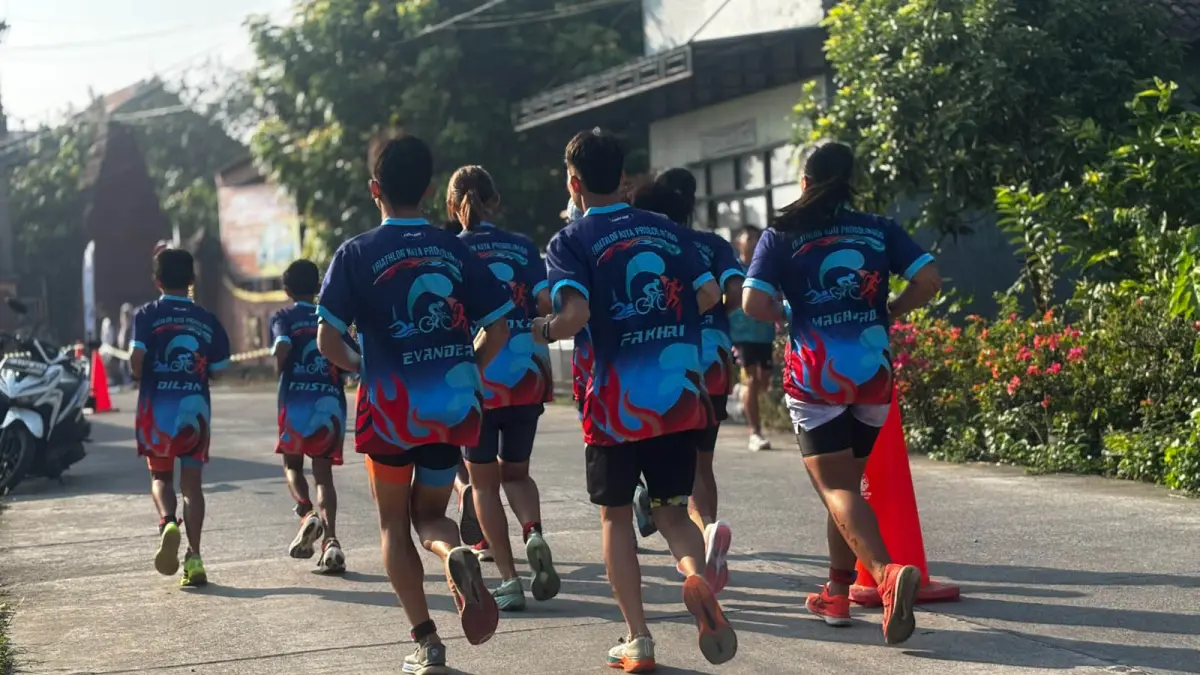 Sejumlah atlet triathlon Kota Probolinggo dalam sebuah kejuaraan. (Foto: FTI for Jawa Pos Radar Bromo)