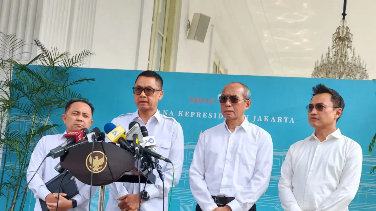 Direktur Utama PT PLN (Persero) Darmawan Prasodjo usai bertemu Presiden Prabowo Subianto di Istana Kepresidenan Jakarta, Senin (22/6). (Istimewa)

