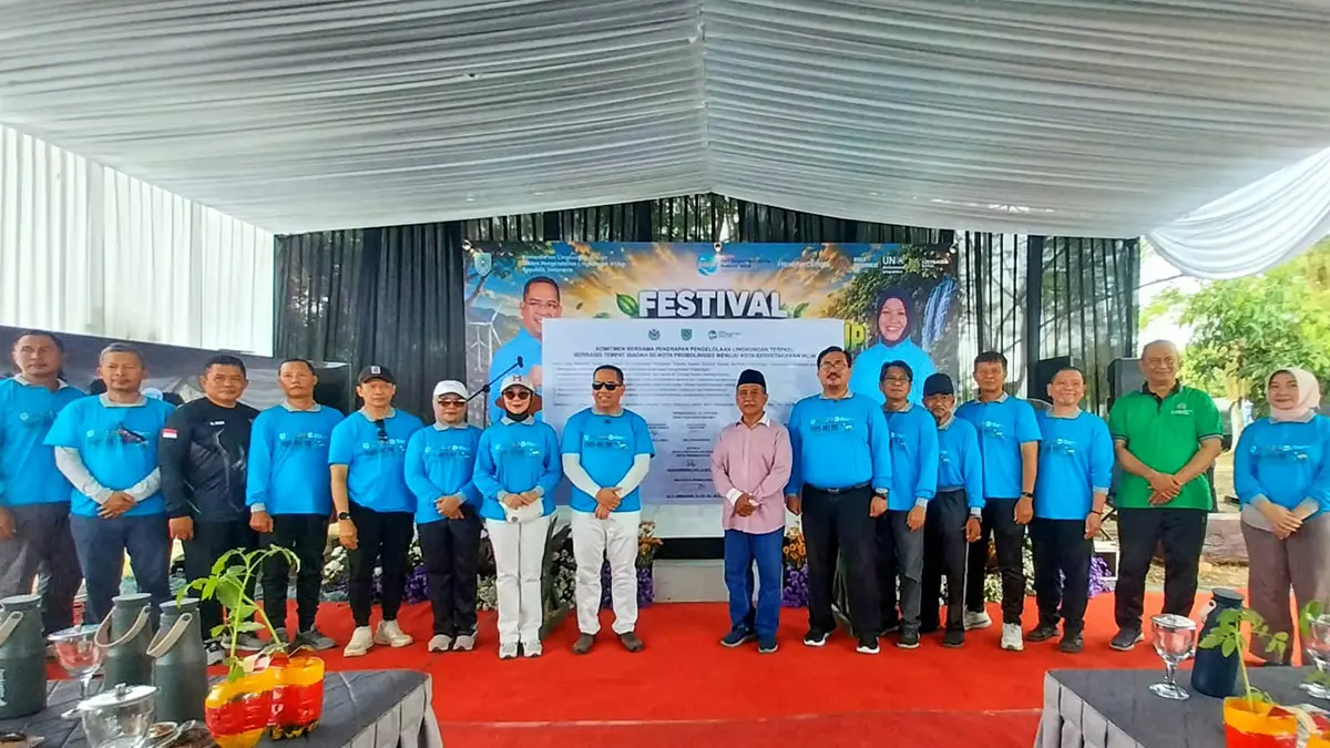KOMPAK: Foto bersama usai penandatanganan Komitmen Tempat Ibadah dalam Penerapan Pengelolaan Sampah Skala Kawasan.