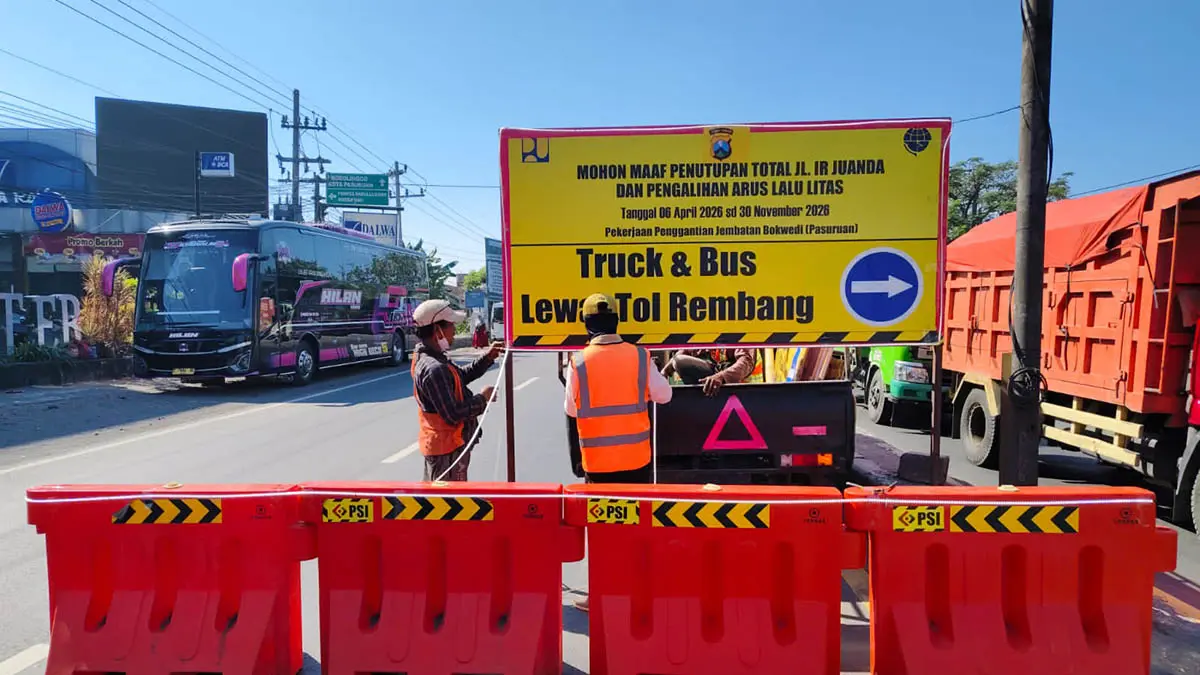 LEWAT SINI: Penyekatan di exit Tol Gempol-Pasuruan di wilayah Pier di Rembang, Kabupaten Pasuruan. (Foto: Dishub Kota Pasuruan for Jawa Pos Radar Bromo)