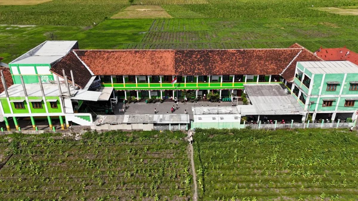 ASRI DAN NYAMAN: Fasilitas gedung sekolah SDIT Permata Kraksaan yang representatif, mendukung proses KBM berjalan nyaman dan optimal.