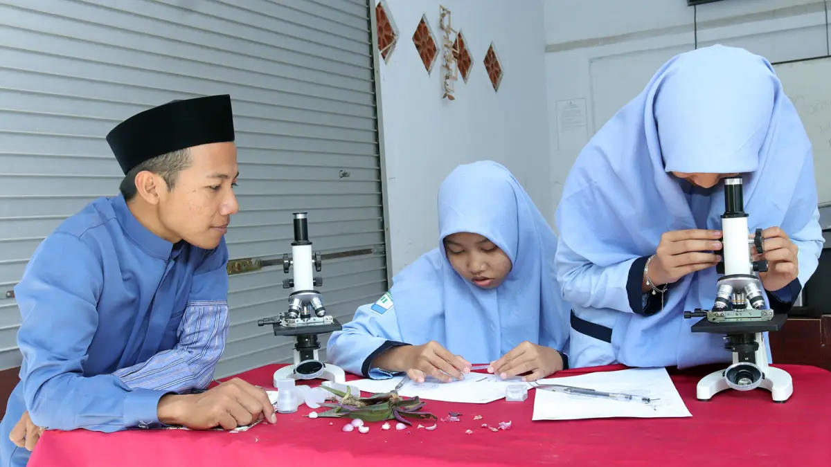 BELAJAR: MTs Zainul Hasan Genggong menyiapkan 8 program pembelajaran.