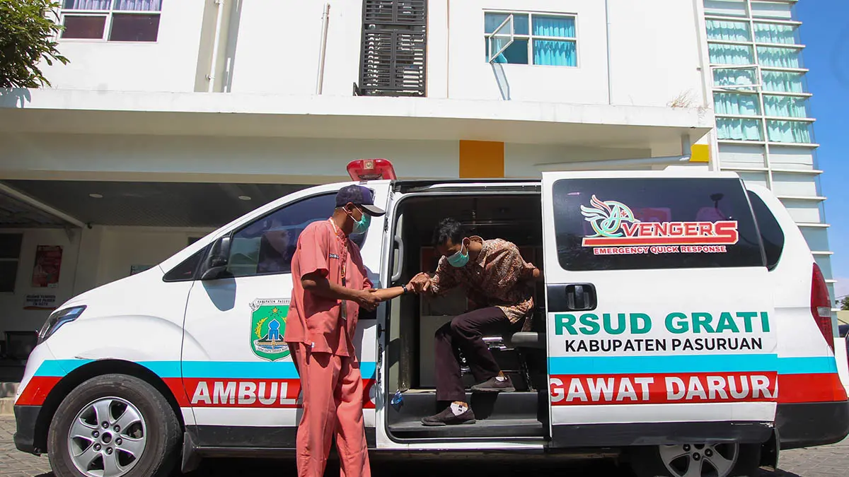 DIJEMPUT: Transportasi gratis bagi pasien yang mengalami kendala ekonomi. (Foto: M Zubaidillah Jawa Pos Radar Bromo)