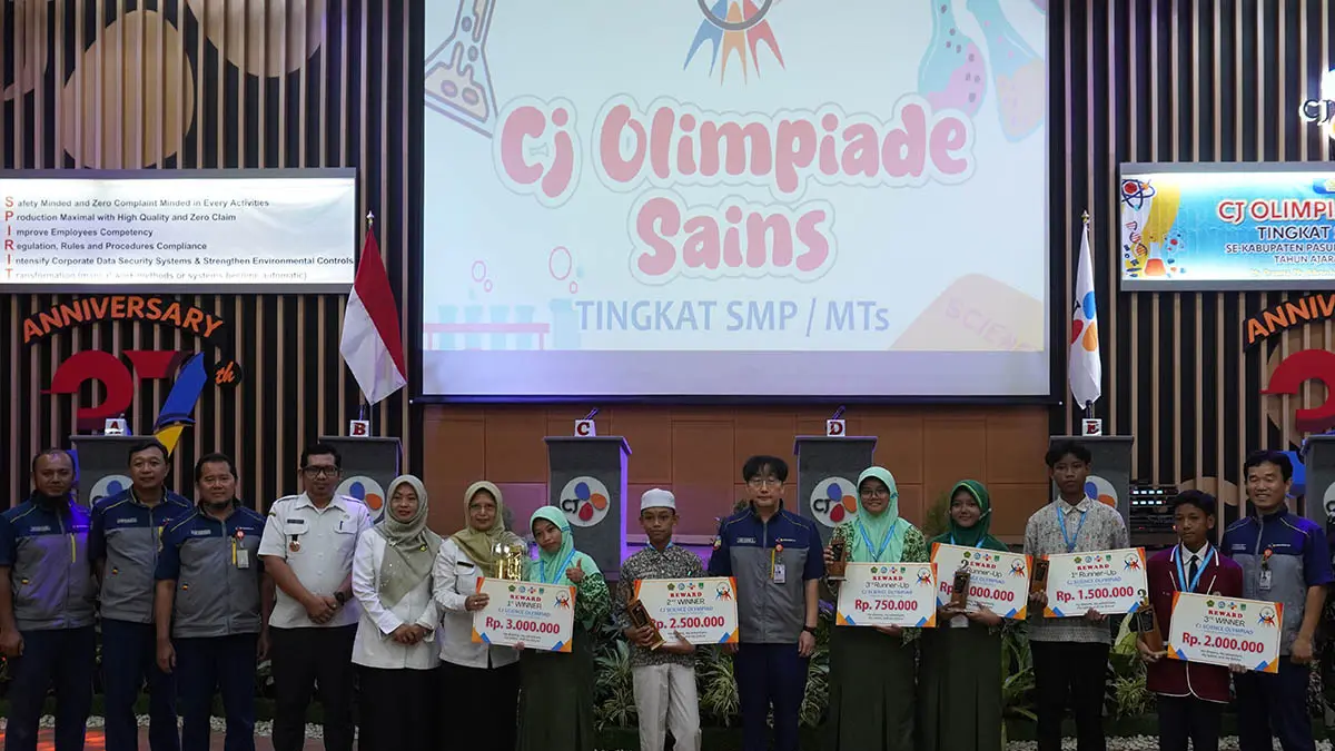 GENERASI EMAS: Para pemenang Olimpiade kompetisi akademik yang diinisiasi PT Cheil Jedang Indonesia (CJI). (Foto: CJI for Jawa Pos Radar Bromo)