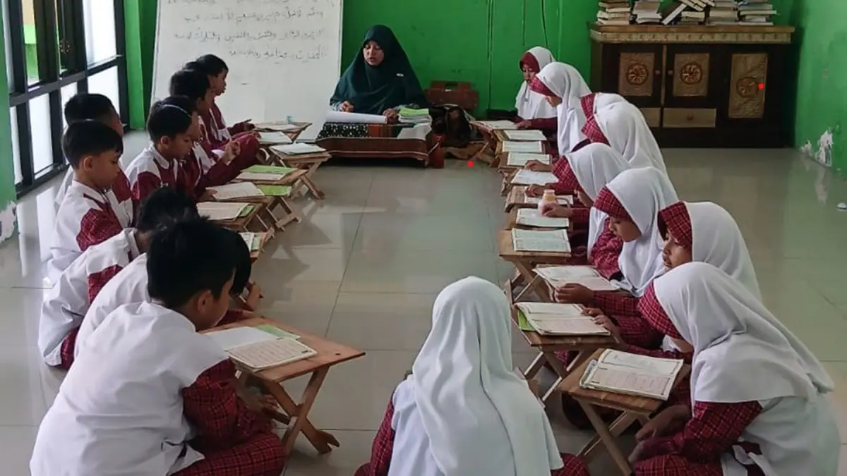 GENERASI QURANI: Dibimbing oleh pengajar profesional, para siswa setiap hari selama satu jam melaksanakan KBM Alquran dengan metode Ilman wa Ruuhan.