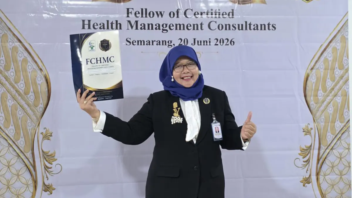 KOMPETEN ; Dokter Yessi meraih gelar FCHMC, Sabtu 20 Juni 2025 di Semarang.