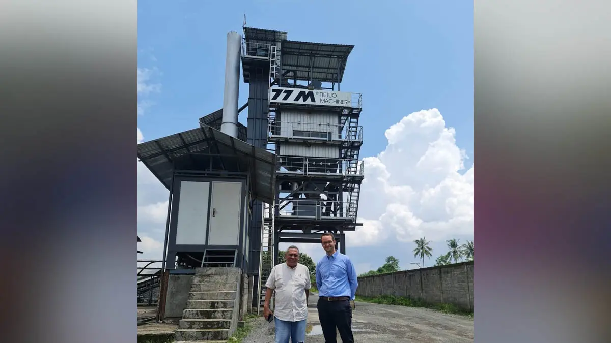 KONEKSI: Dalam setiap pekerjaan, Rosman Ariansyah memiliki partner. Termasuk dari luar negeri seperti Perancis, yang kerap mengunjungi factorynya di Bululawang, Kabupaten Malang.