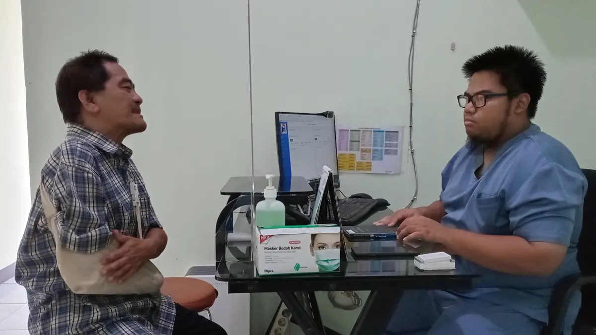 PELAYANAN PRIMA: Pelayanan yang ramah, cepat, dan berkualitas menjadikan Klinik Santika Kraksaan sebagai fasilitas kesehatan tingkat pertama yang dipercaya masyarakat.