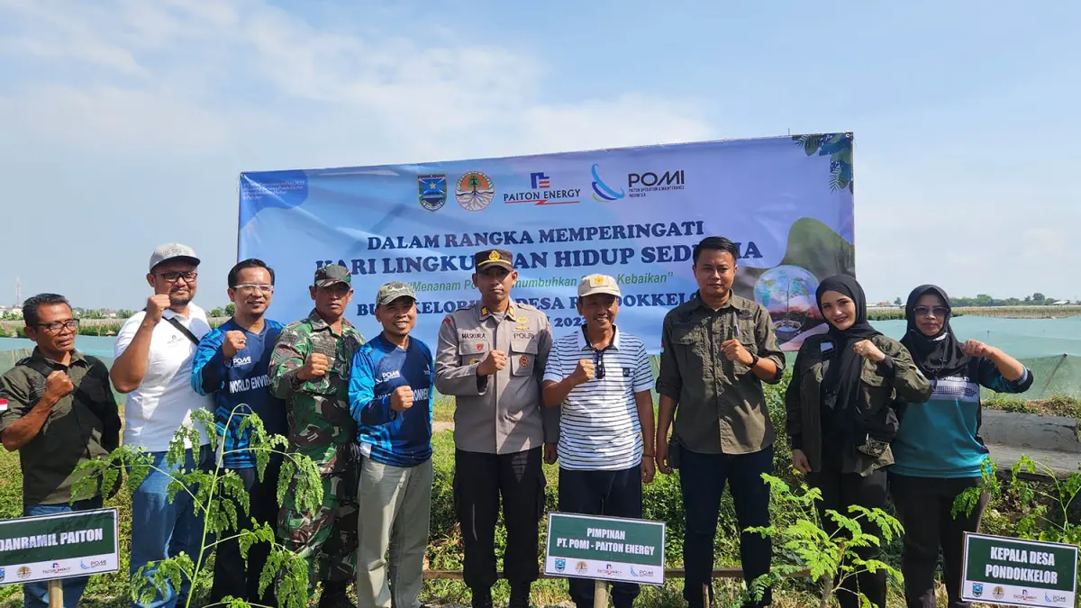 
TANAM BIBIT KELOR : Sinergitas Desa Pondokkelor bersama unsur Kecamatan Paiton dan CSR, terus menumbuhkan pohon kelor yang berkelanjutan.
