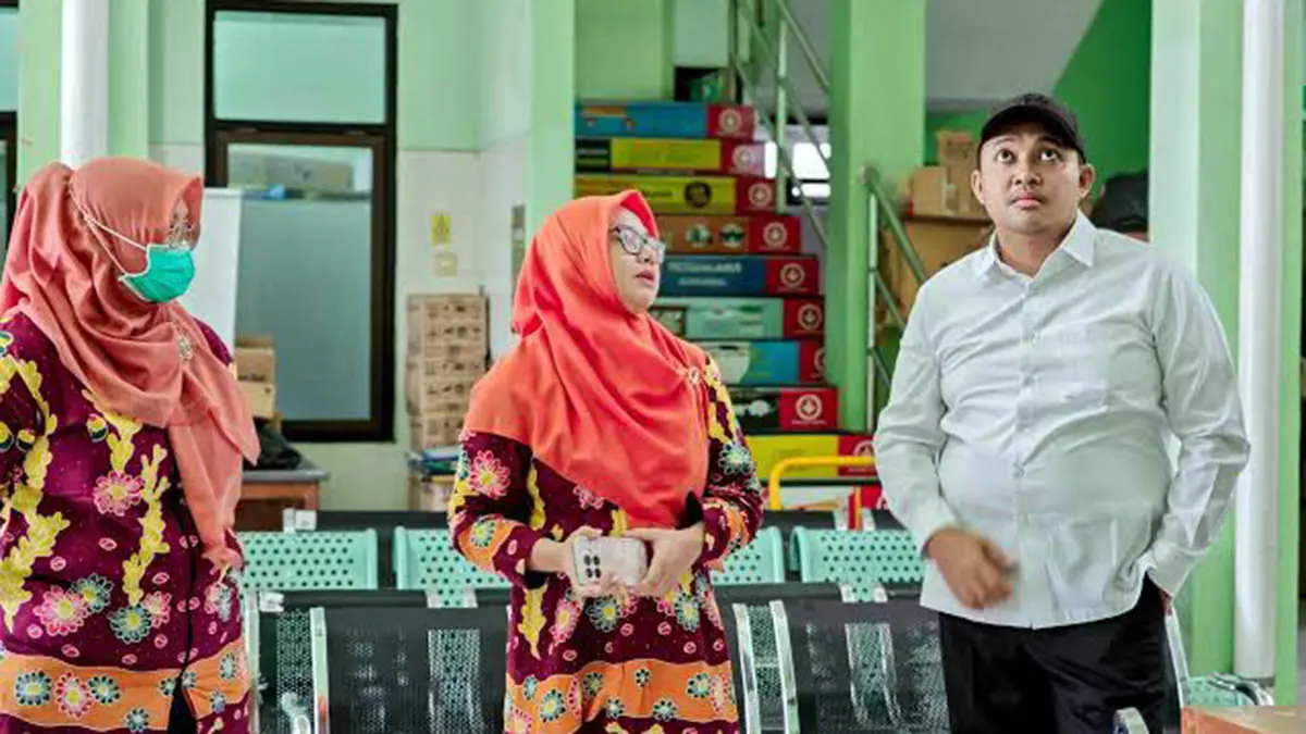 CEK: Bupati Pasuruan M Rusdi Sutejo saat sidak ke salah satu Puskesmas yang ada di Kabupaten Pasuruan. (Pemkab Pasuruan for Radar Bromo)