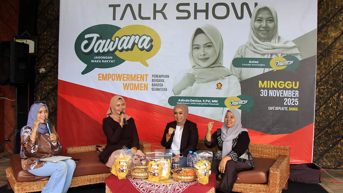 INTERAKSI: Wakil Ketua I, Adinda Denisa saat menjadi narasumber talkshow yang mengambil tema pemberdayaan perempuan. (DPRD Kabupaten Pasuruan for Radar Bromo)