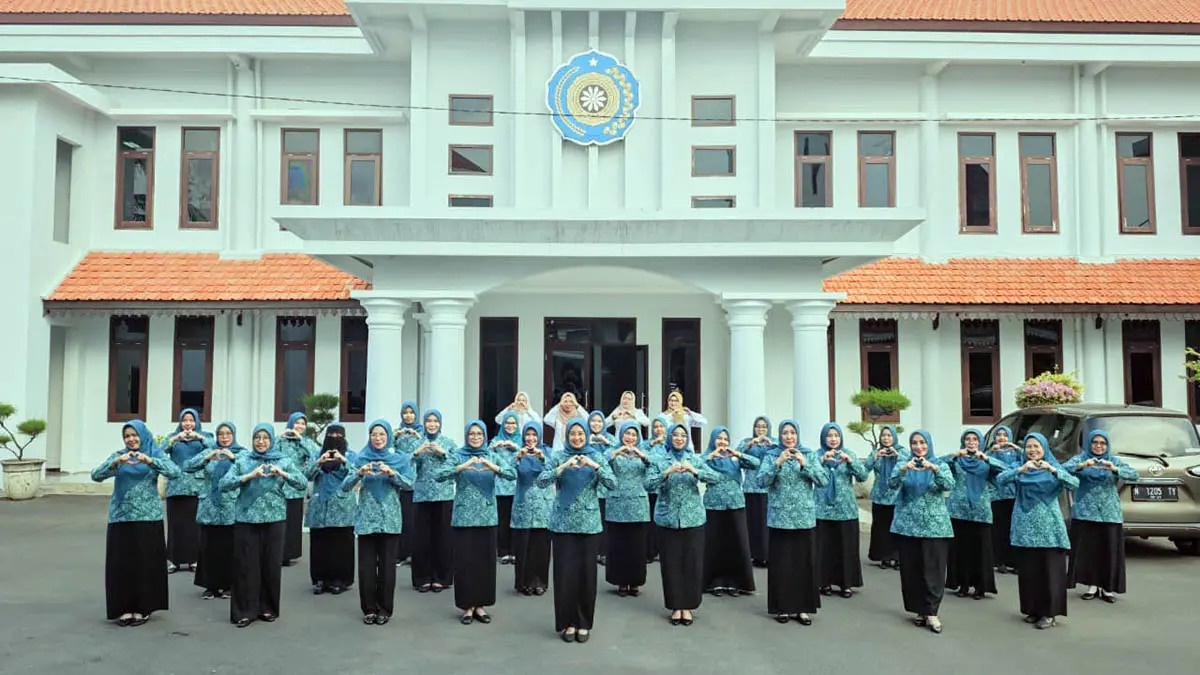 MITRA PEMERINTAH: Pengurus TP PKK Kabupaten Pasuruan bersinergi dengan beberapa pihak menjalankan dan mendukung program pemerintah. (TP PKK Kabupaten Pasuruan for Radar Bromo)