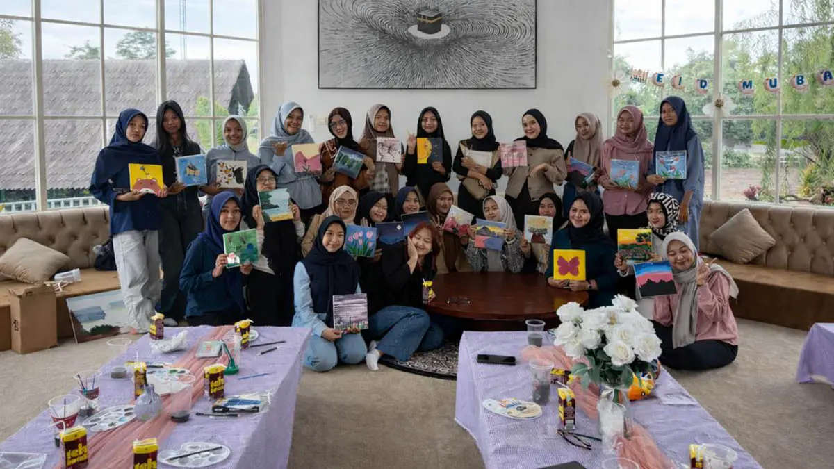 PEDULI: Sejumlah anggota Arah Srikandi yang mengikuti kelas pelatihan Art Therapy, bentukan Adinda Denisa. (Adinda Denisa for Radar Bromo)