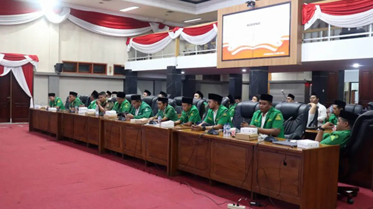 RUMAH RAKYAT: Selain menjadi tempat untuk menyalurkan aspirasi, gedung dewan juga menjadi tempat pembelajaran generasi muda. (Sekretariat DPRD Kota Pasuruan for Radar Bromo)