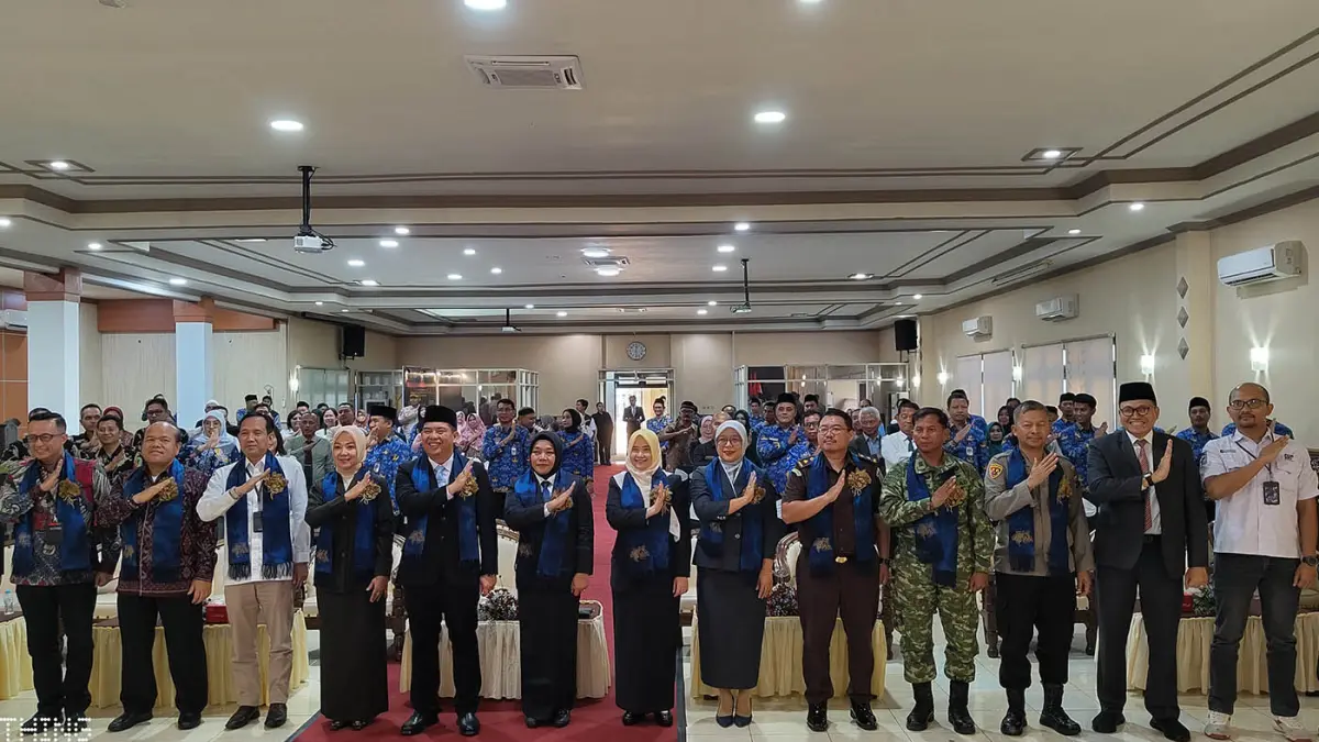 BERSAMA: Wali Kota Probolinggo dr. H. Aminuddin, Sp.OG.(K)., M.Kes.; Kepala Kantor Perwakilan BI Malang Indra Kuspriyadi; bersama undangan dalam kegiatan GEMPITA.