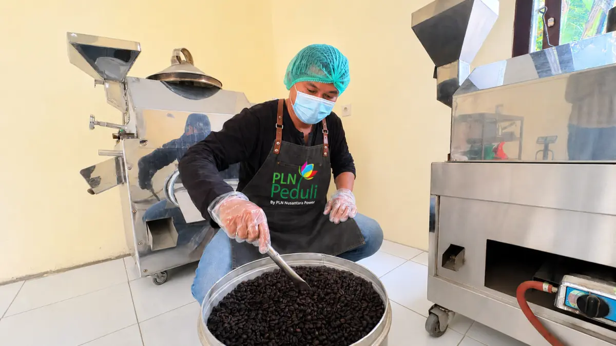 KOPI: Proses produksi kopi yang dilakukan Kelompok Tani Kopi Batur Pandan Wangi, menggunakan mesin coffee dryer.