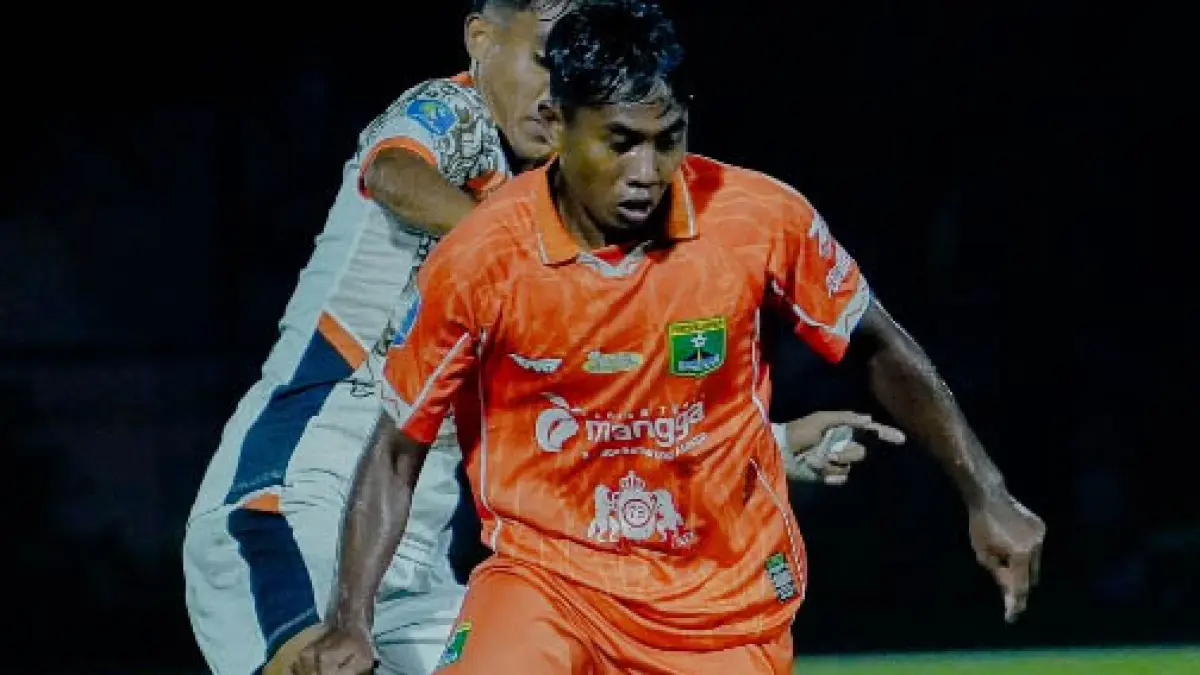 DIPERTAHANKAN: Ali Kachong Mashori saat membela Persekabpas di musim lalu. Kemungkinan dia masih dipertahankan manajemen. (Foto: dok Jawa Pos Radar Bromo)