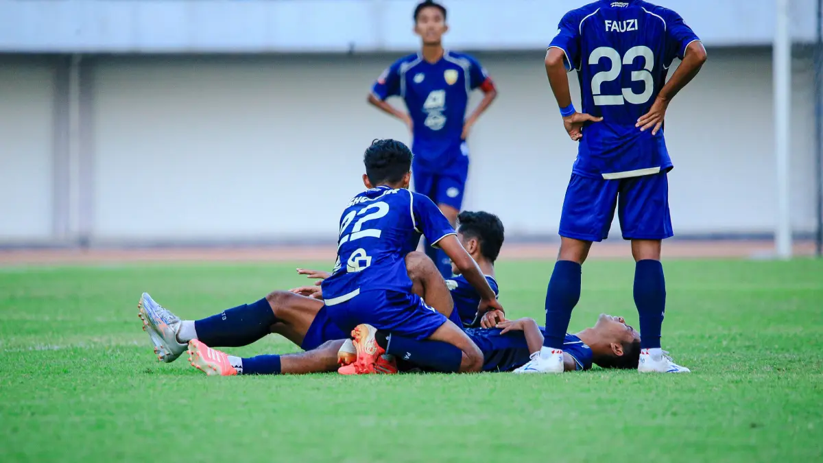 GEMBIRA: Penggawa Pasuruan United selepas laga melawan Persigar Garut di Stadion Mandala Krida, Jogjakarta, Kamis (2/7) sore. (Foto: Pasuruan United for Jawa Pos Radar Bromo)