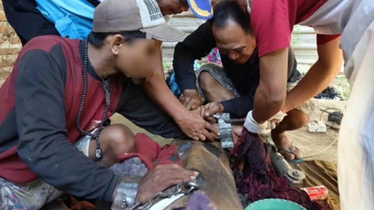 MEMANUSIAKAN MANUSIA: Salah satu ODGJ yang dipasung di Kabupaten Pasuruan dan kini telah dilepas. Upaya penanganan berkelanjutan ODGJ harus memakai cara dengan mengembalikan hak dan martabat penyandang disabilitas mental. (Istimewa)
